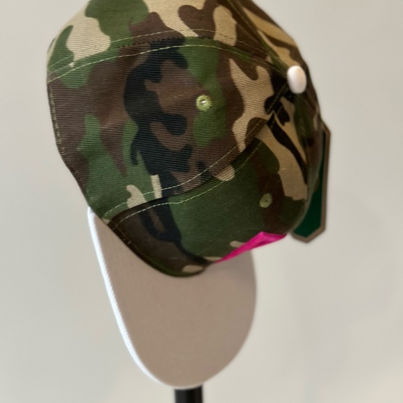 Limited Edition Thick as Thieves Signature Logo SnapBack Cap- Camo/White/Pink - Picture 5 of 6